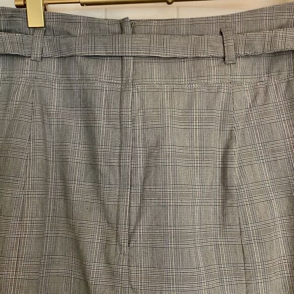 H&M Plaid Skirt  - Picture 6 of 6